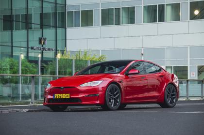 H Tesla σταματάει την διάθεση δύο μοντέλων της στην Κίνα